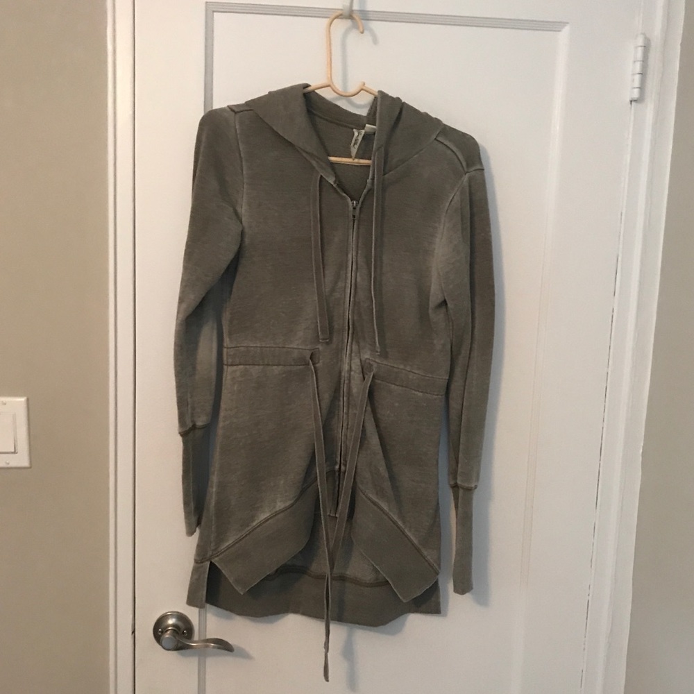 long zip up sweatshirt